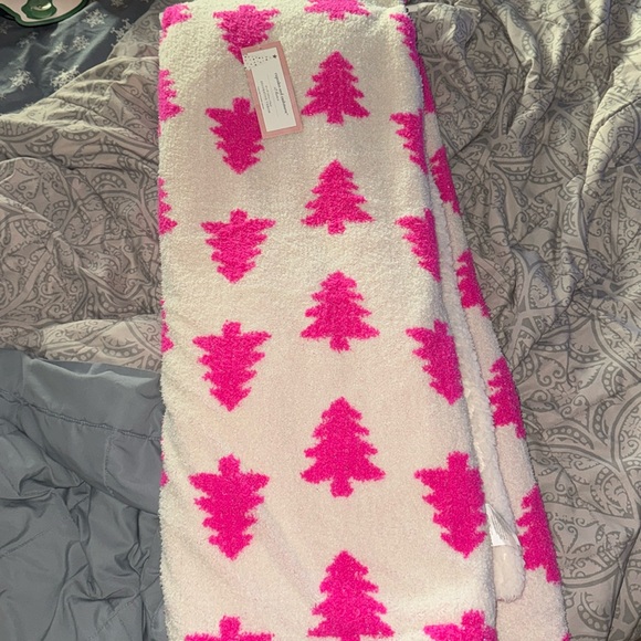 Cupcakes and Cashmere Pink Tinsel Christmas Tree Oversized Throw Blanket 50x70 - Picture 1 of 7